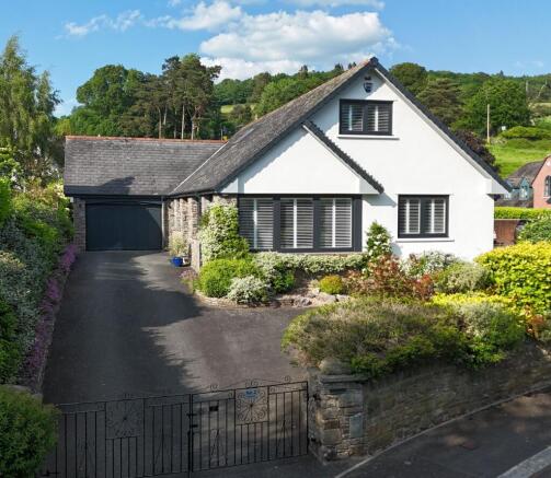 4 bed property, in Greenhill Way, £795,000