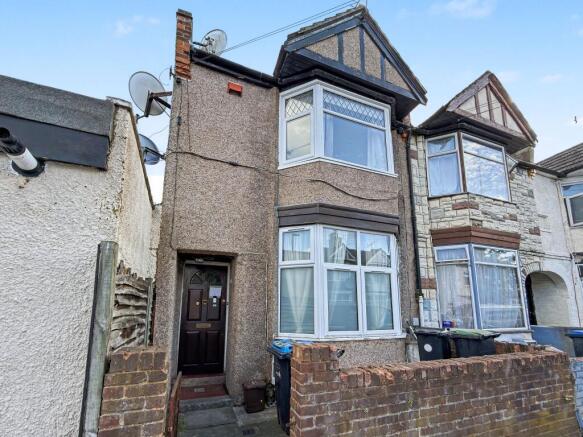2 bed property, in 1 Wimborne Road, £59,000