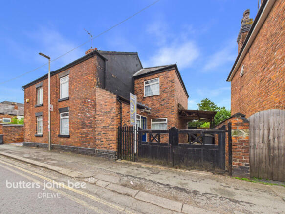 4 bed property, in Alton Street, £220,000
