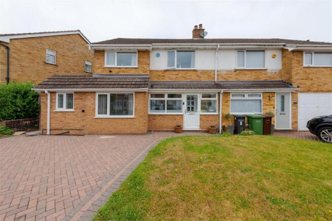 3 bed property, in Chantry Heath Crescent, £500,000