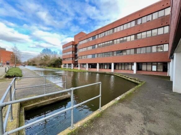 1 bed property, in Walton Street, £160,000