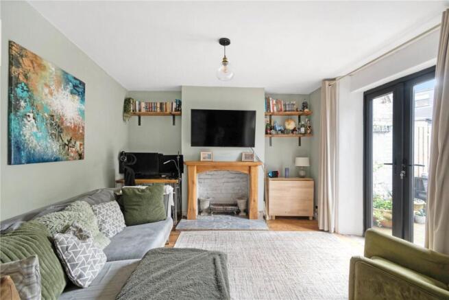 1 bed property, in Dunstans Road, £415,000