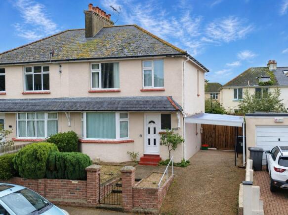 3 bed property, in Coombe Road, £269,950