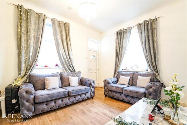 3 bed property, in West Street, £85,000