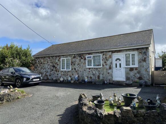 3 bed property, in Shutterton Lane, £275,000