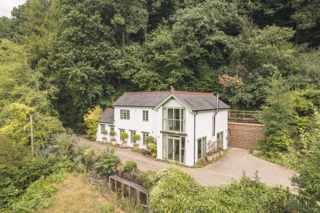 3 bed property, in Cherry Tree Lane, £600,000