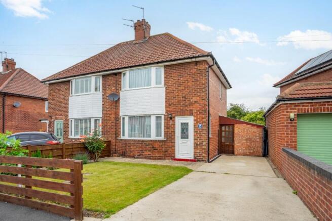 2 bed property, in Shirley Avenue, £279,000