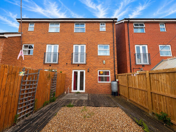 3 bed property, in Railway View, £240,000