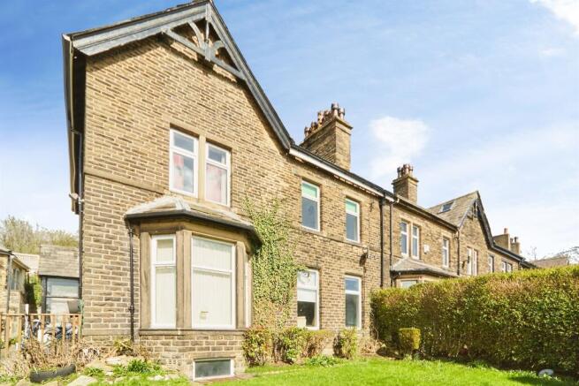 5 bed property, in Pearson Lane, £270,000