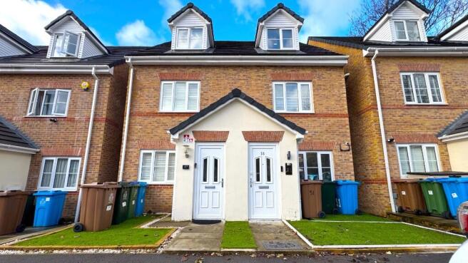 4 bed property, in Boarshaw Clough, £285,000