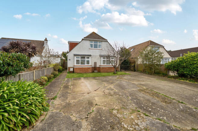 4 bed property, in Haslemere Gardens, £475,000