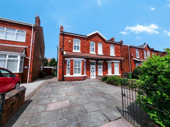 3 bed property, in Bedford Road, £200,000
