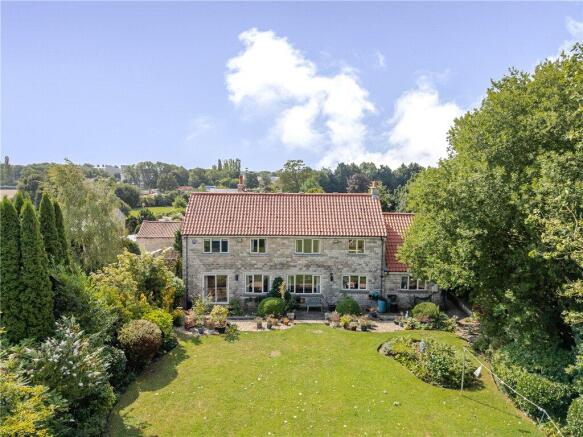 5 bed property, in Main Street, £1,100,000