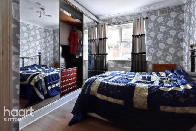 1 bed property, in St James Road, £190,000