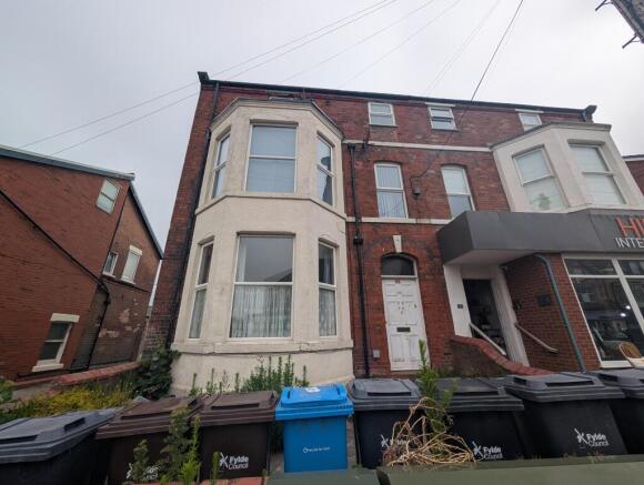 6 bed property, in 29 St. Andrews Road South, £190,000