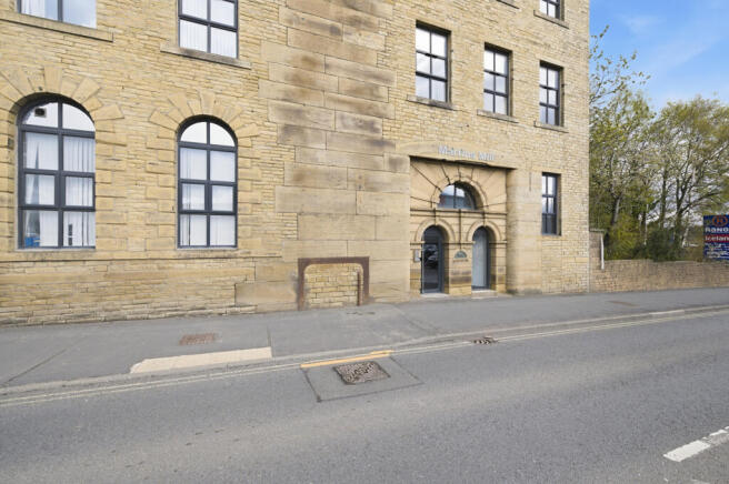 1 bed property, in Pellon Lane, £42,500