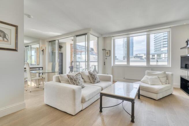 2 bed property, in The Quadrangle, £650,000