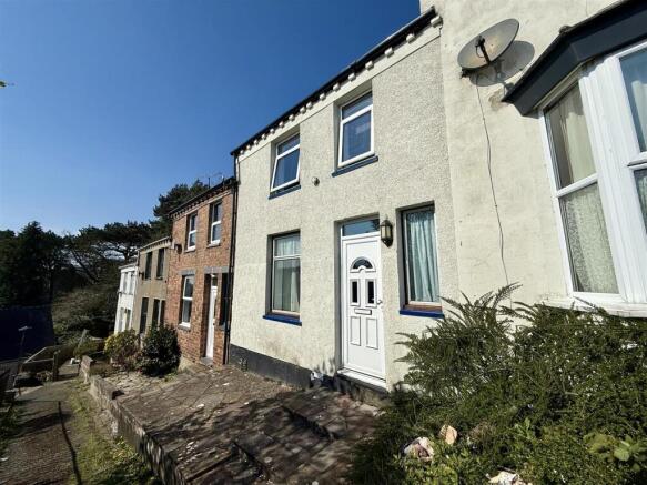 3 bed property, in Penllys Terrace, £180,000