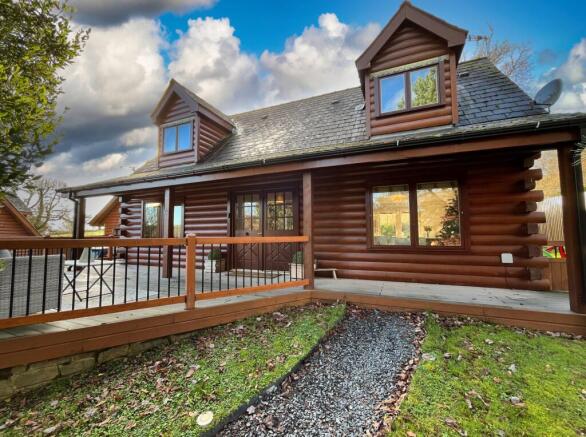 4 bed property, in Oakmead Road, £549,995