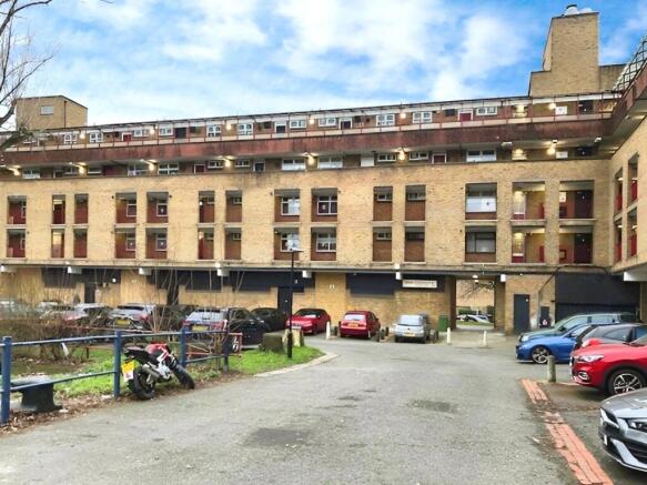 1 bed property, in Whinchat Road, £145,000
