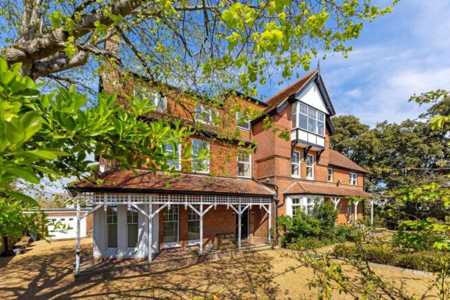 6 bed property, in Albany Road, £1,350,000