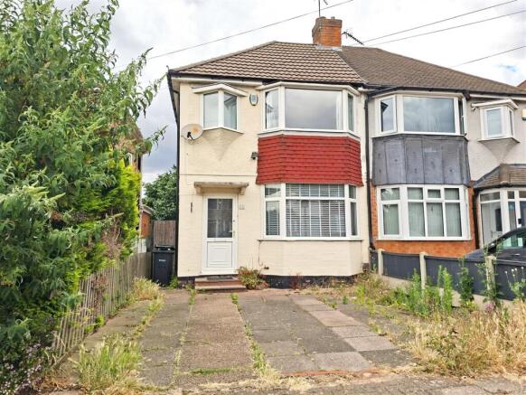 3 bed property, in Derron Avenue, £230,000