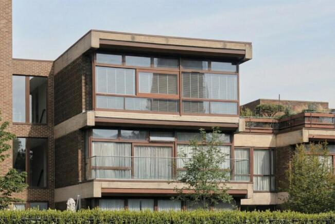 2 bed property, in Cabanel Place, £950,000