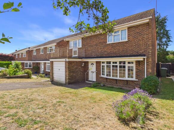 4 bed property, in The Fairway, £500,000