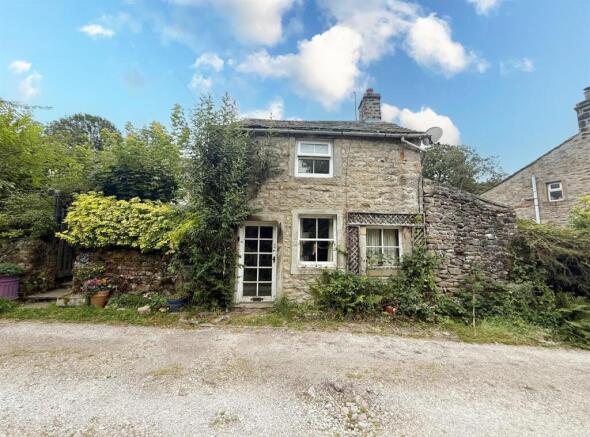 1 bed property, in Brook Street, £175,000