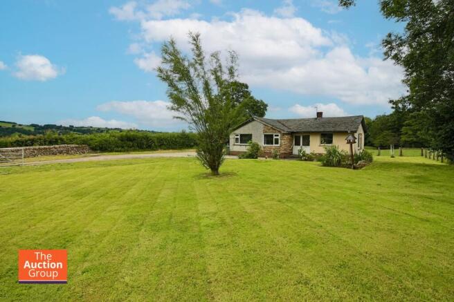 3 bed property, in Caton Green Road, £270,000