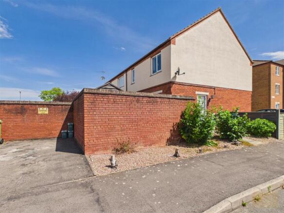 1 bed property, in Vervain Close, £190,000