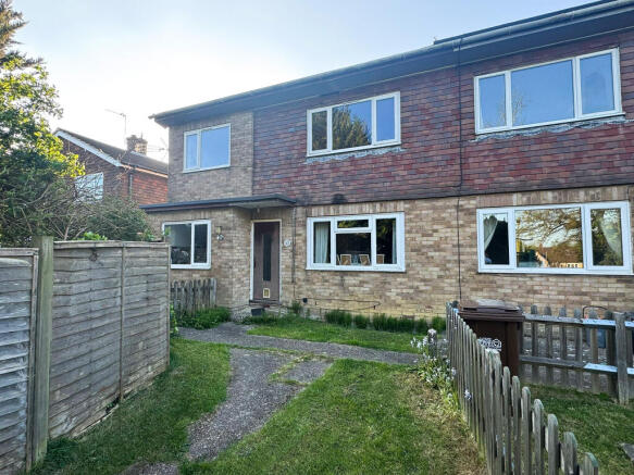 2 bed property, in Swaylands Avenue, £120,000