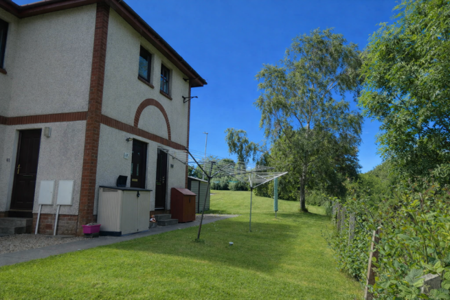 1 bed property, in Charleston Gardens, £70,000