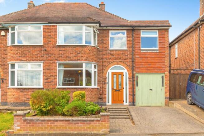 5 bed property, in Fielding Road, £335,000