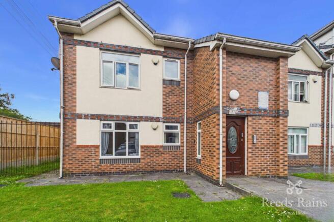 2 bed property, in Pilch Lane, £100,000