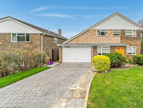 4 bed property, in Hunts Mead Close, £1,250,000