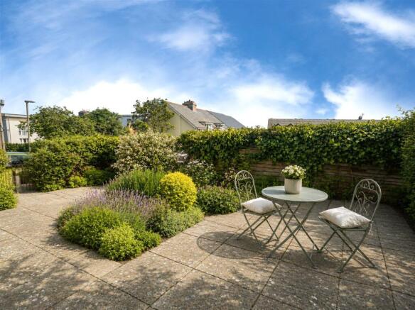 3 bed property, in Bitton Park Road, £180,000
