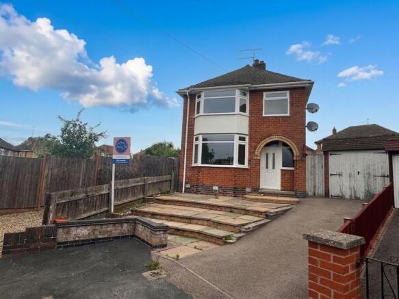 3 bed property, in Westover Road, £280,000