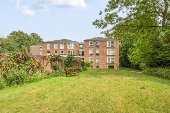 2 bed property, in Granville Court, £350,000