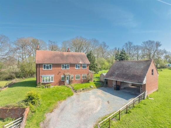 4 bed property, in Braggs Farm Lane, £575,000