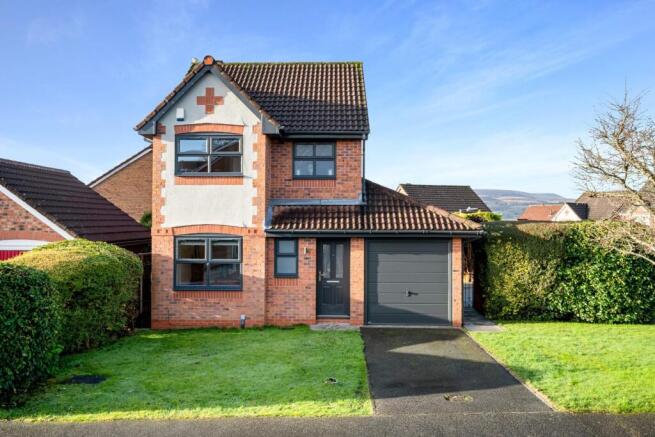 3 bed property, in Saxby Avenue, £350,000