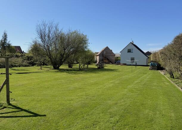 2 bed property, in Main Road, £675,000