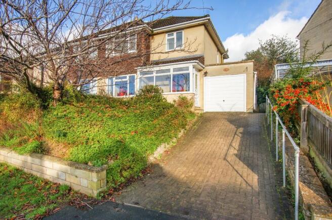 3 bed property, in Purlewent Drive, £500,000