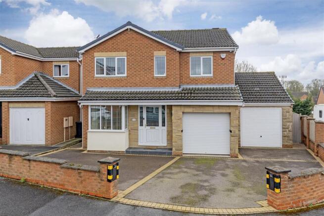 4 bed property, in Grove Gardens, £375,000