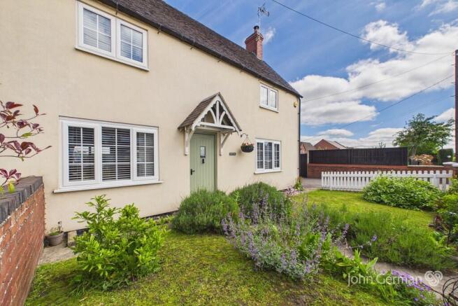 4 bed property, in Main Road, £350,000