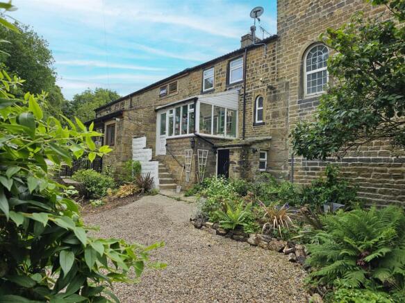 2 bed property, in Glen Lee Lane, £199,950