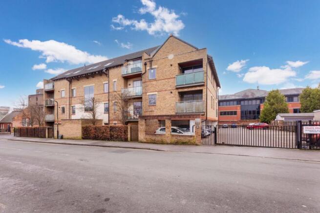 1 bed property, in Spur House, £249,950