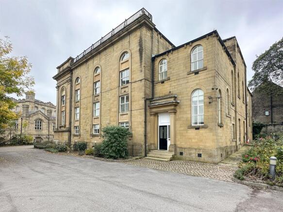 2 bed property, in Highfields Road, £95,000