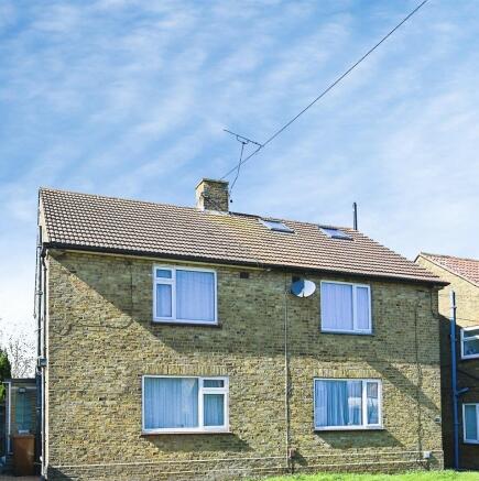 2 bed property, in Bearsted Close, £180,000