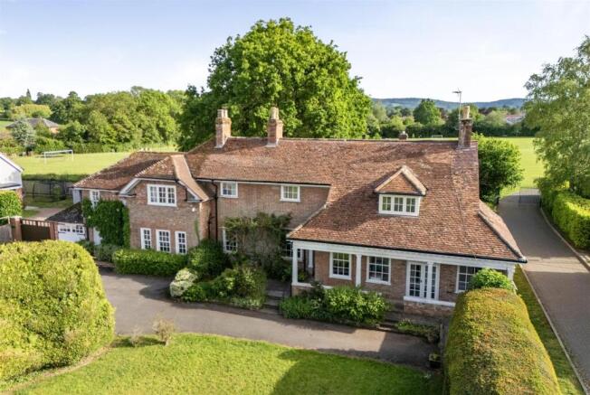 4 bed property, in Trull, £650,000